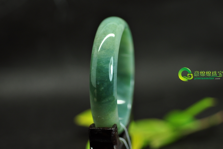 色彩斑斓老坑天然翡翠A货玉手镯内径61MM