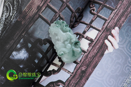 人类最忠诚的朋友 翡翠生肖狗是富贵忠诚的象