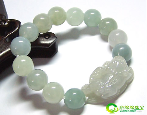 教你正确佩戴貔貅手链的方法_翡翠鉴赏_意绵绵珠宝翡翠品牌