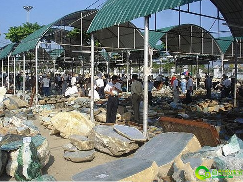 每年的缅甸翡翠公盘时间_珠宝知识_意绵绵珠宝翡翠品牌