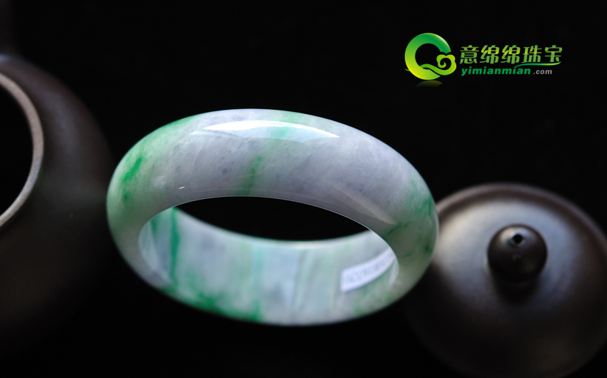缅甸天然A货翡翠手镯 诠释东方女性贵气脱俗的