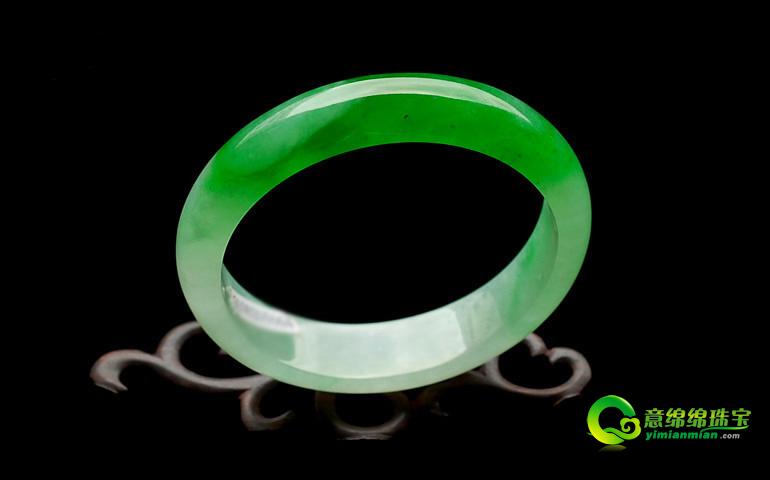 极品翡翠手镯价格屡创新高 收藏投资价值日益