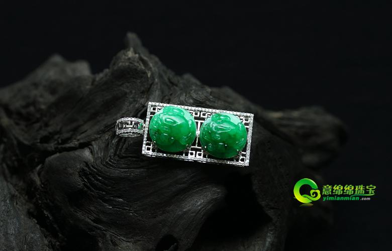 高贵华丽金镶玉翡翠吊坠完美演绎精致爱情