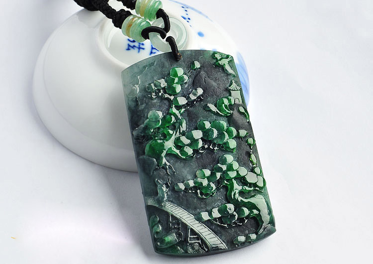 景外生情情中生景 翡翠山水牌雕刻家寄以悠然